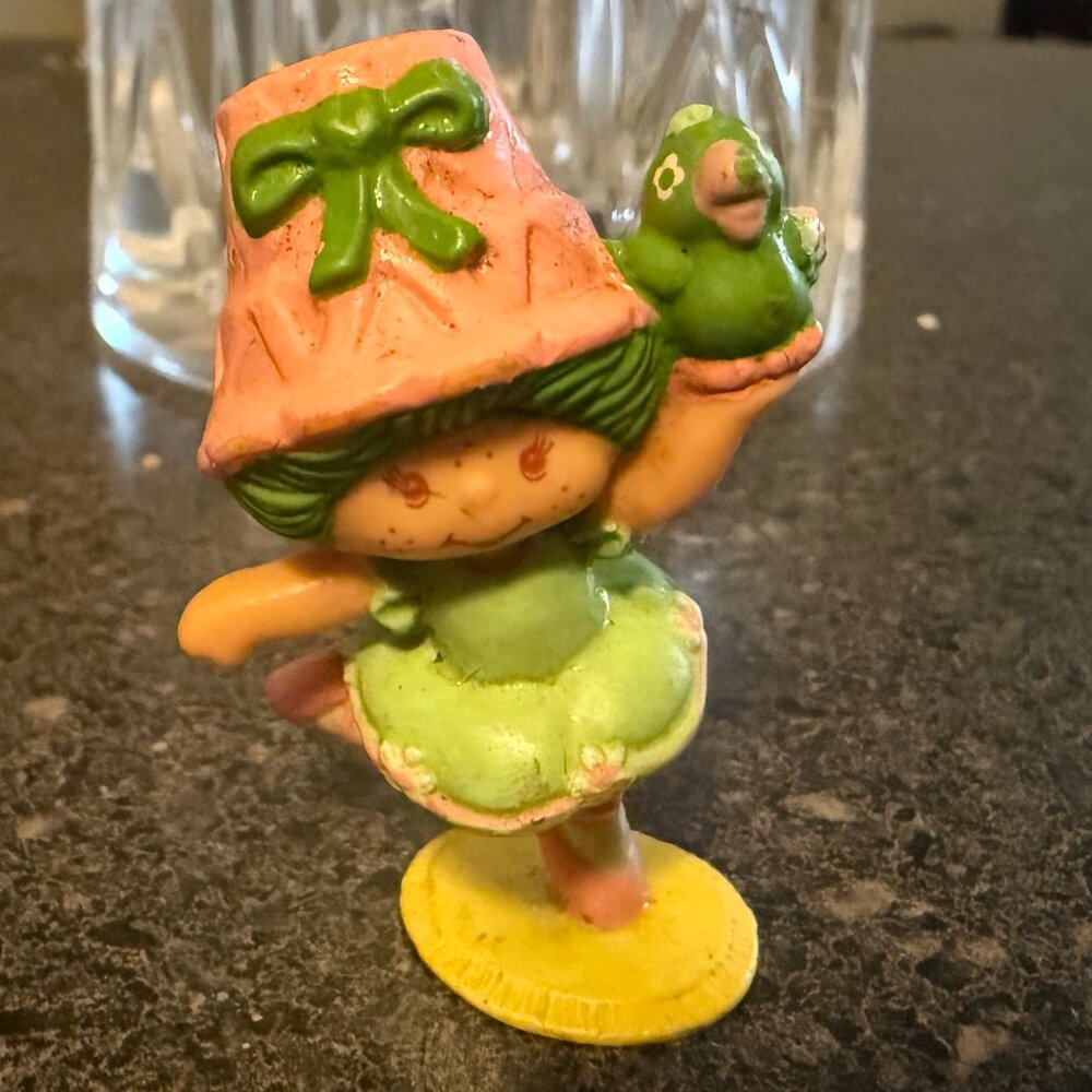 2" 1983 Strawberry Shortcake Lime Chiffon & Parfait Parrot Dancing Figurine